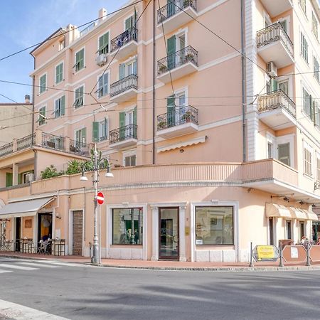 Vivi La Dolce Vita A Due Passi Dal Mare Bordighera Bagian luar foto